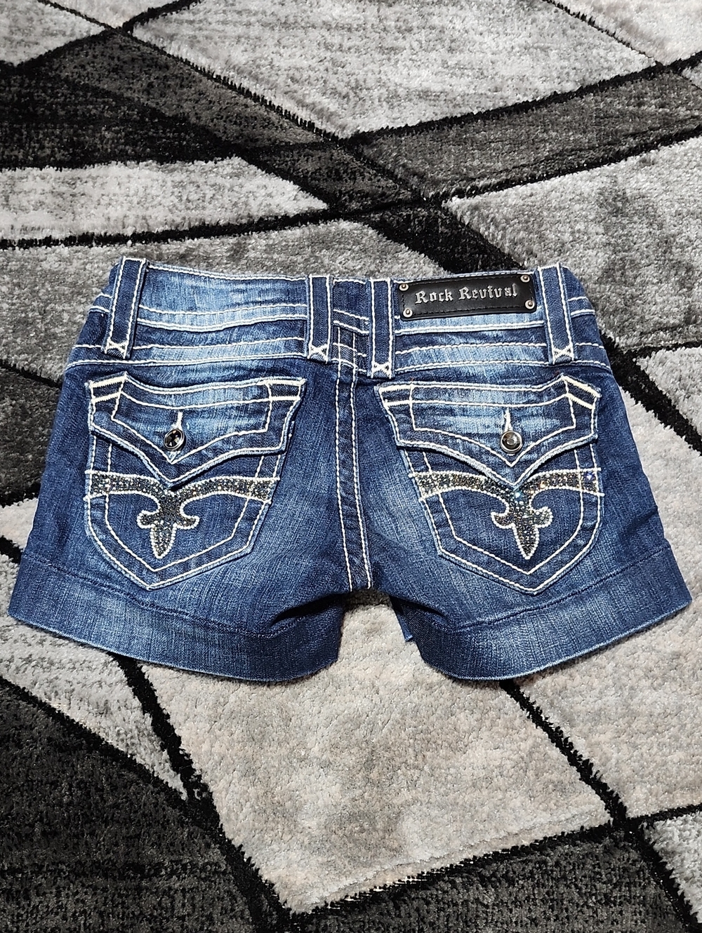 ROCK REVIVAL SCARLETT FLEUR-DE-LIS RHINESTONES 6-POCKETS DENIM JEAN SHORTS